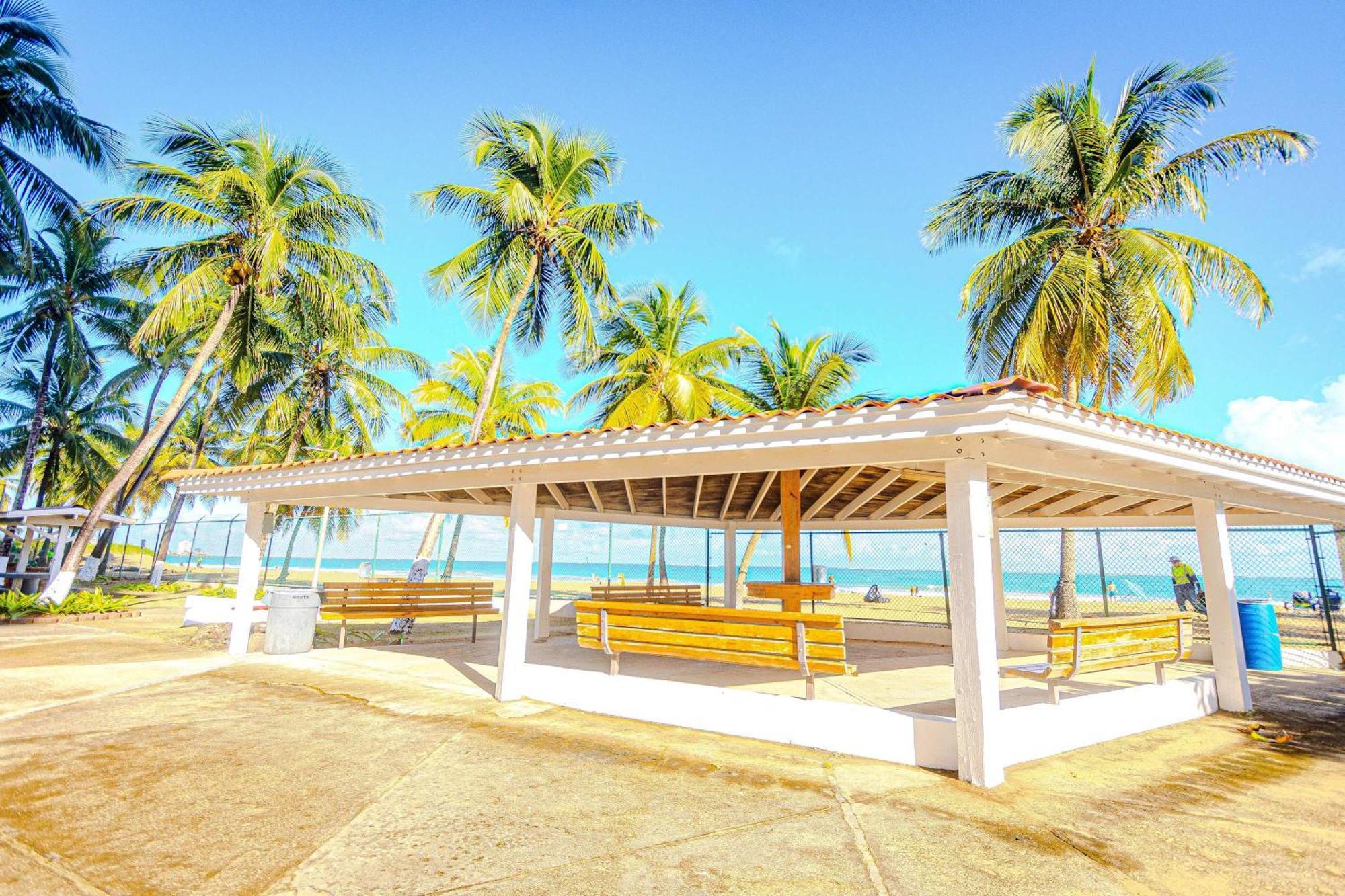 Sunset Paradise Cozy Beachfront Escape - Isla Verde San Juan Exterior foto
